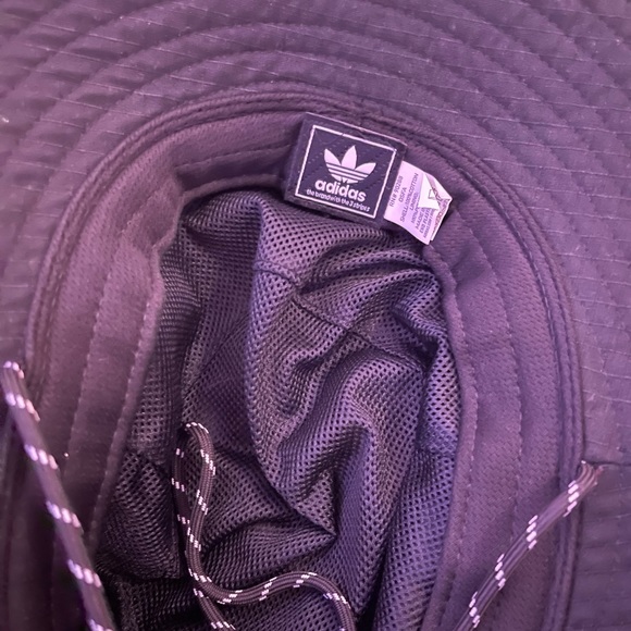 adidas bucket hat - Picture 3 of 3